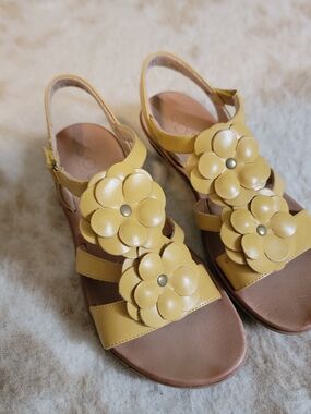 SOUL Naturalizer Womens Yellow Floral Leather Slingback Sandals